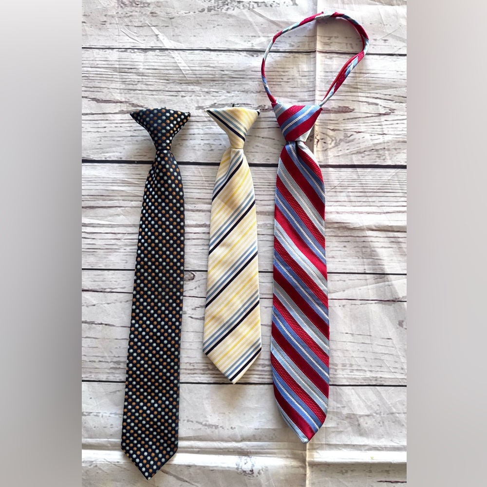 Boys Lot Of Ties 3 Total- 2‎ Clip On & 1 Adjustable Tie